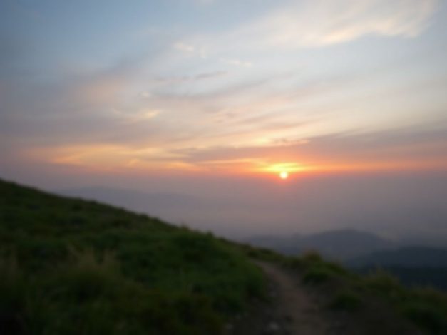 خلاصه کتاب یک قدم تا صبح: هر آنچه باید بدانید (اثر نگین آل آقا)