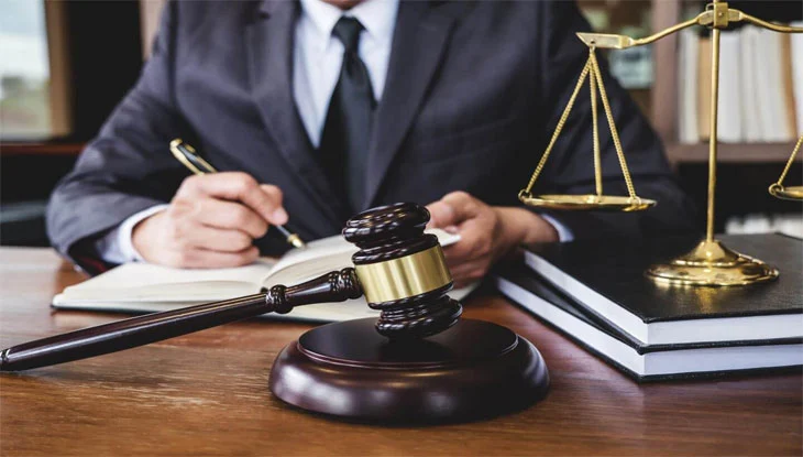 وکیل شکایات اداری خانم در تهران