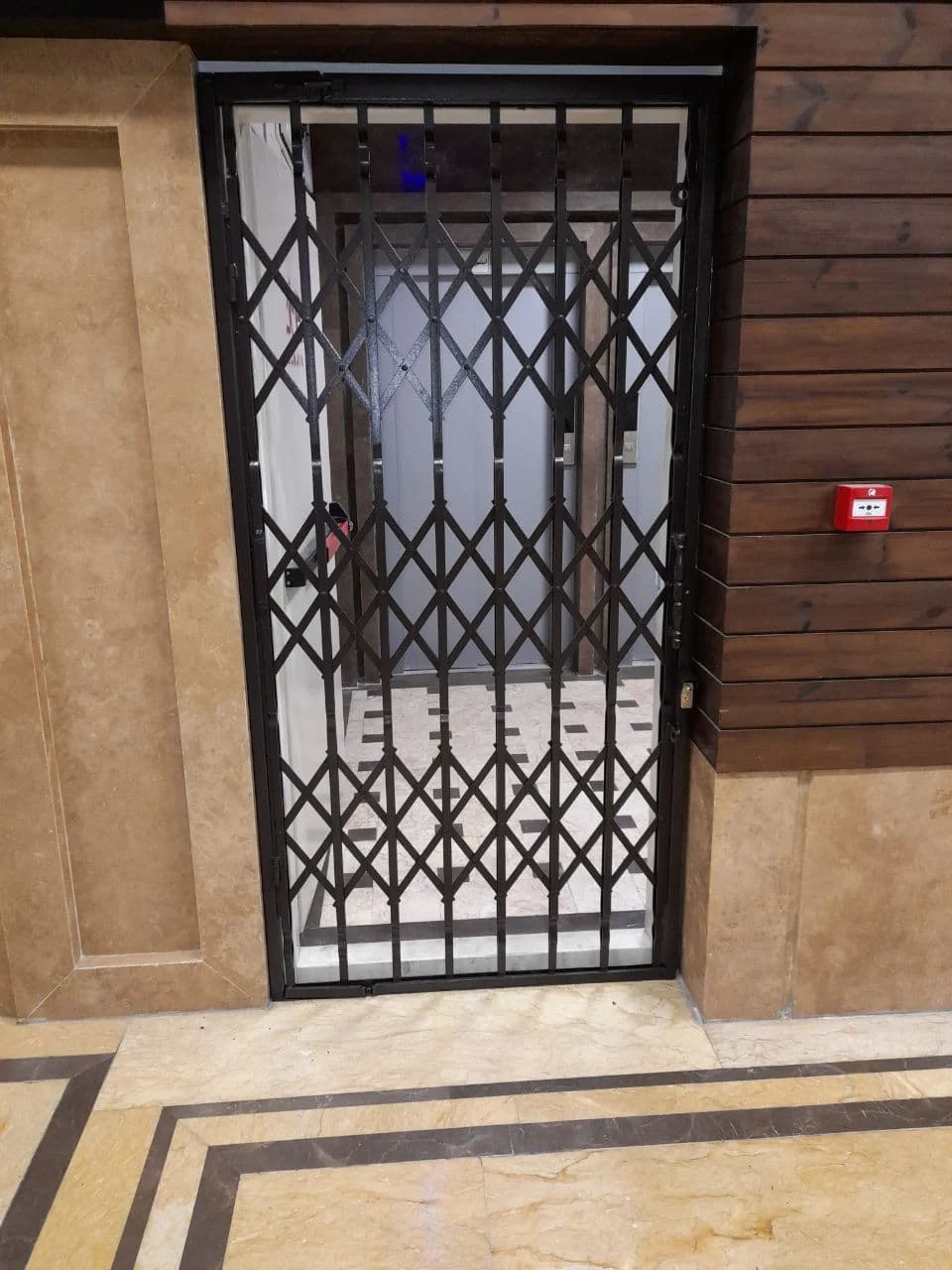 چرا درب آکاردئونی جایگزین درب های سنتی شد؟ چرا درب آکاردئونی جایگزین درب های سنتی شد؟